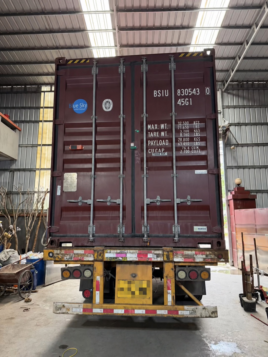 Closed export container after loading